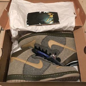 Nike Dunk Coraline movie promo shoes never sold in stores.